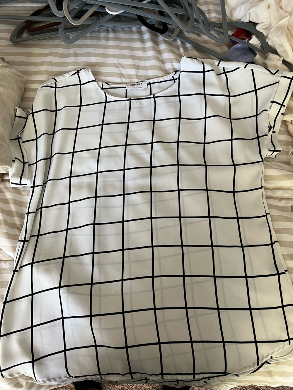 Zenana Outfitters White Grid Short Sleeve Blouse